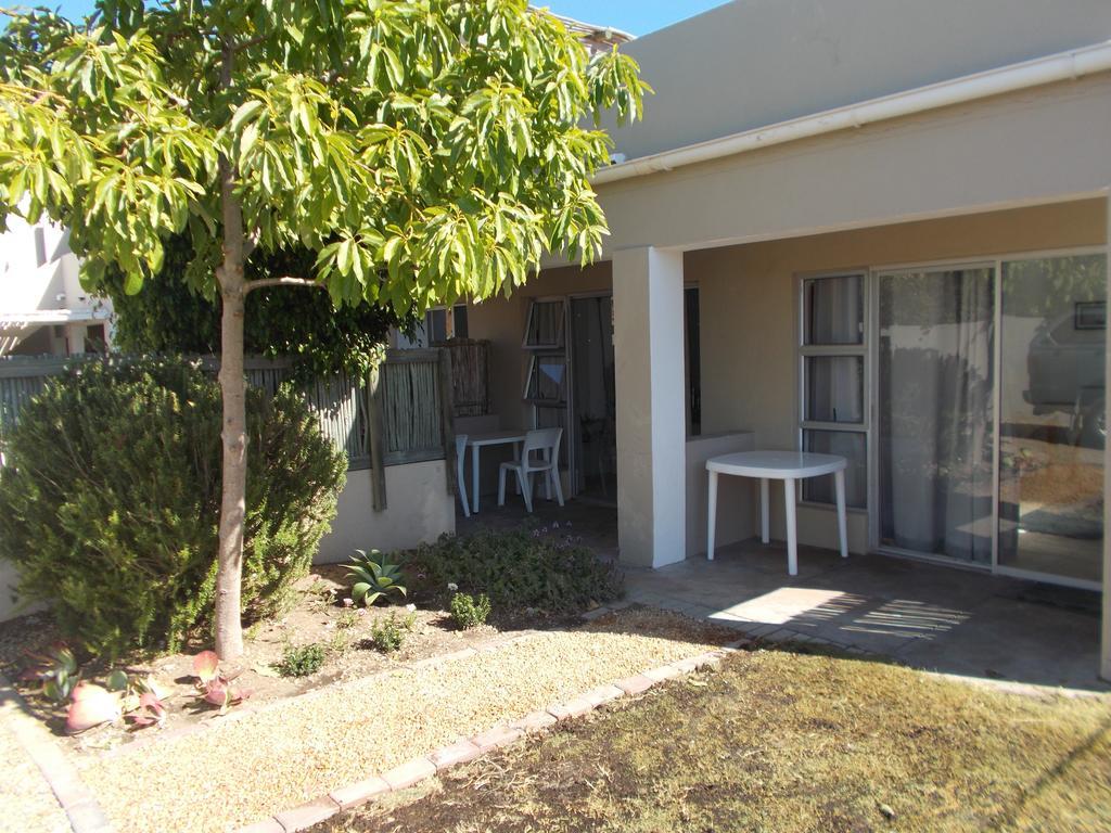 Due South Guest House Langebaan Exteriör bild