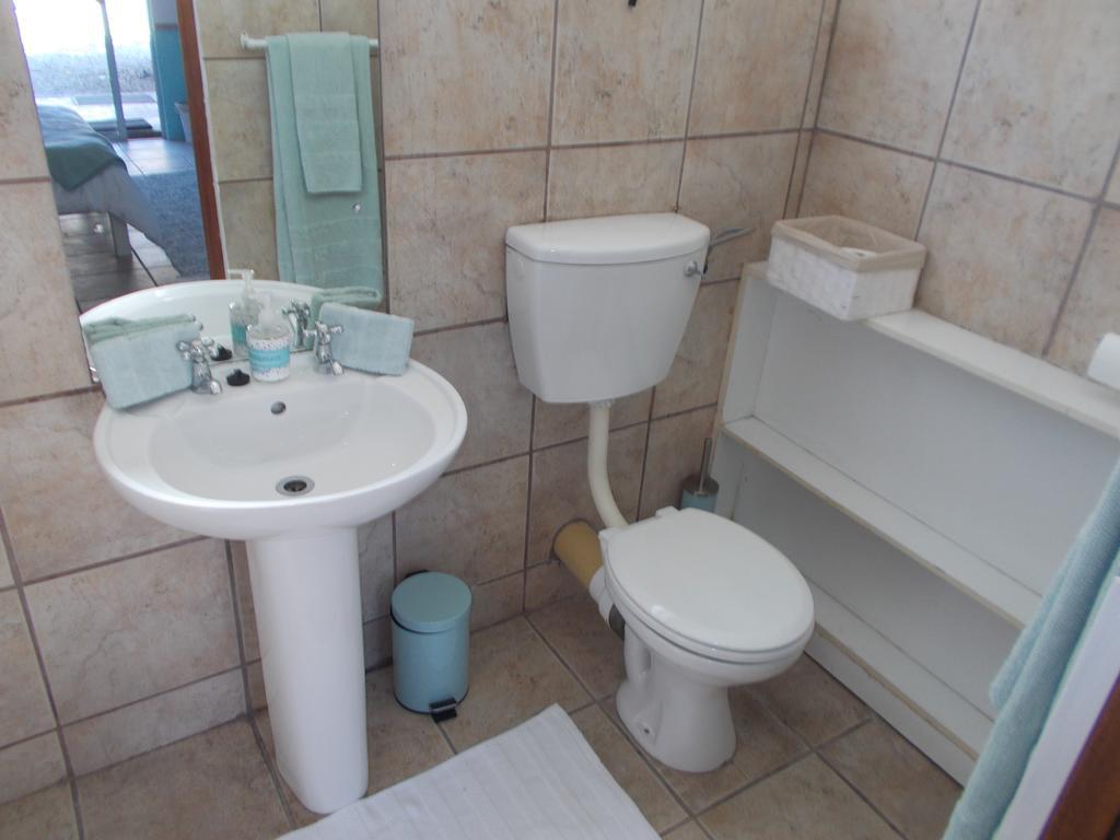 Due South Guest House Langebaan Exteriör bild