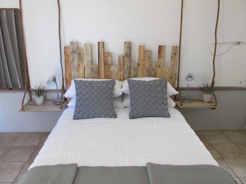 Due South Guest House Langebaan Exteriör bild