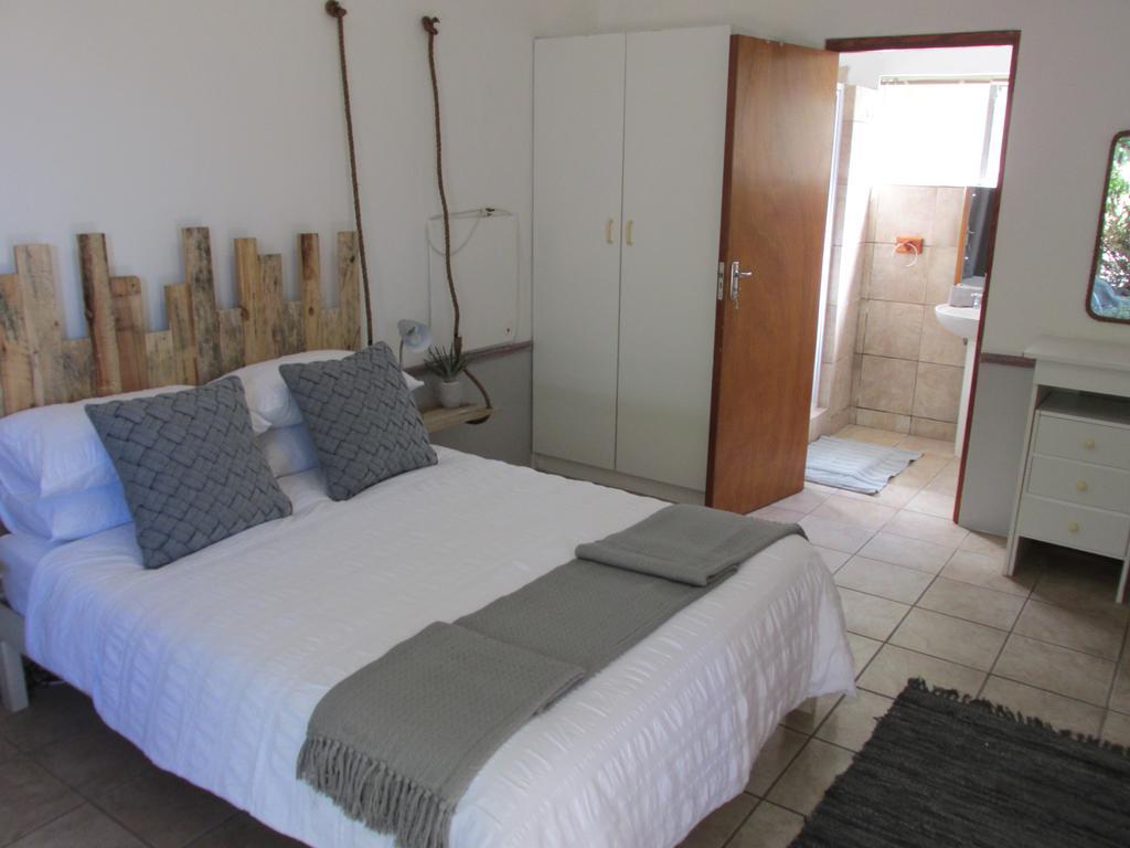Due South Guest House Langebaan Exteriör bild