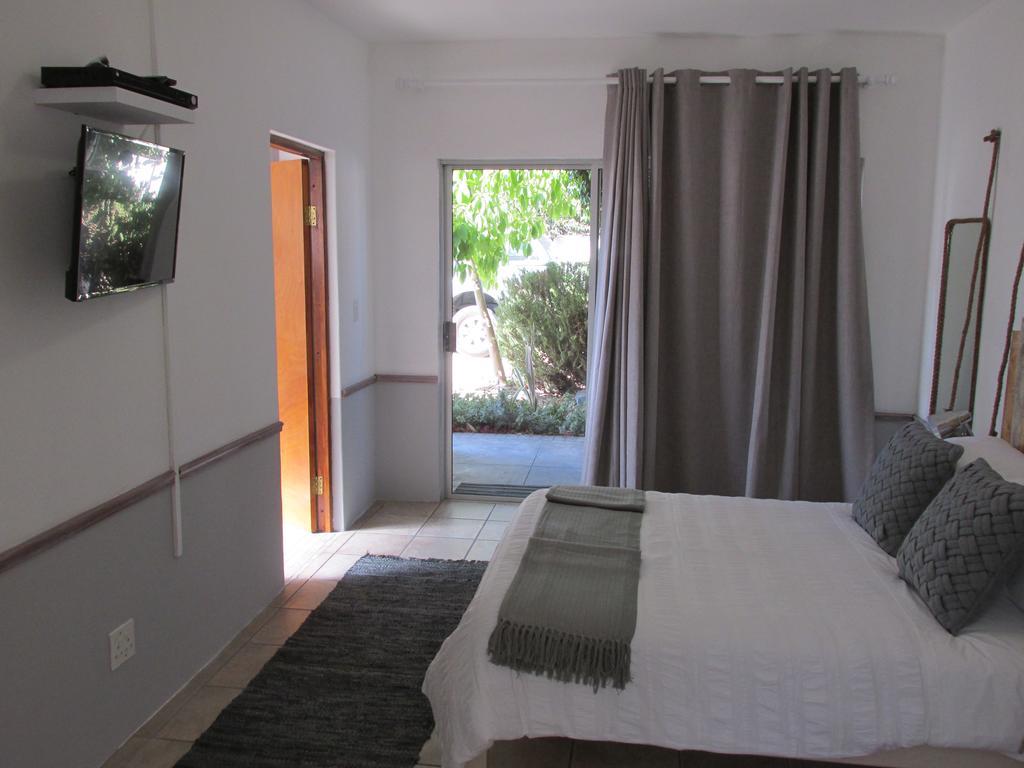 Due South Guest House Langebaan Exteriör bild