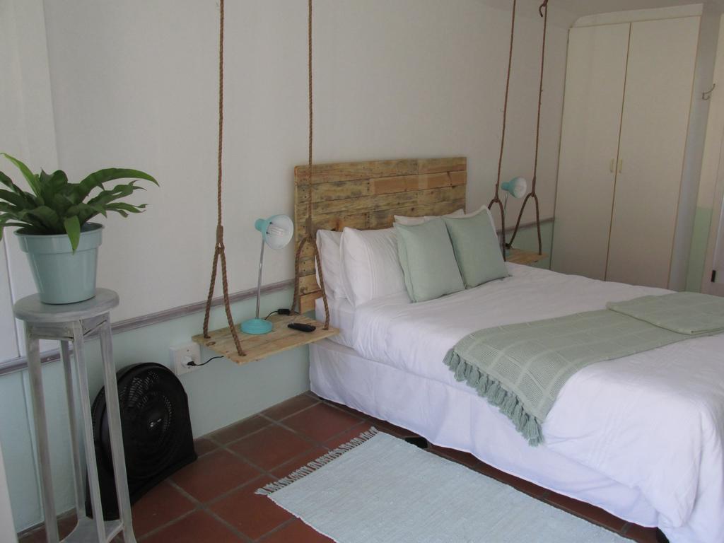 Due South Guest House Langebaan Exteriör bild
