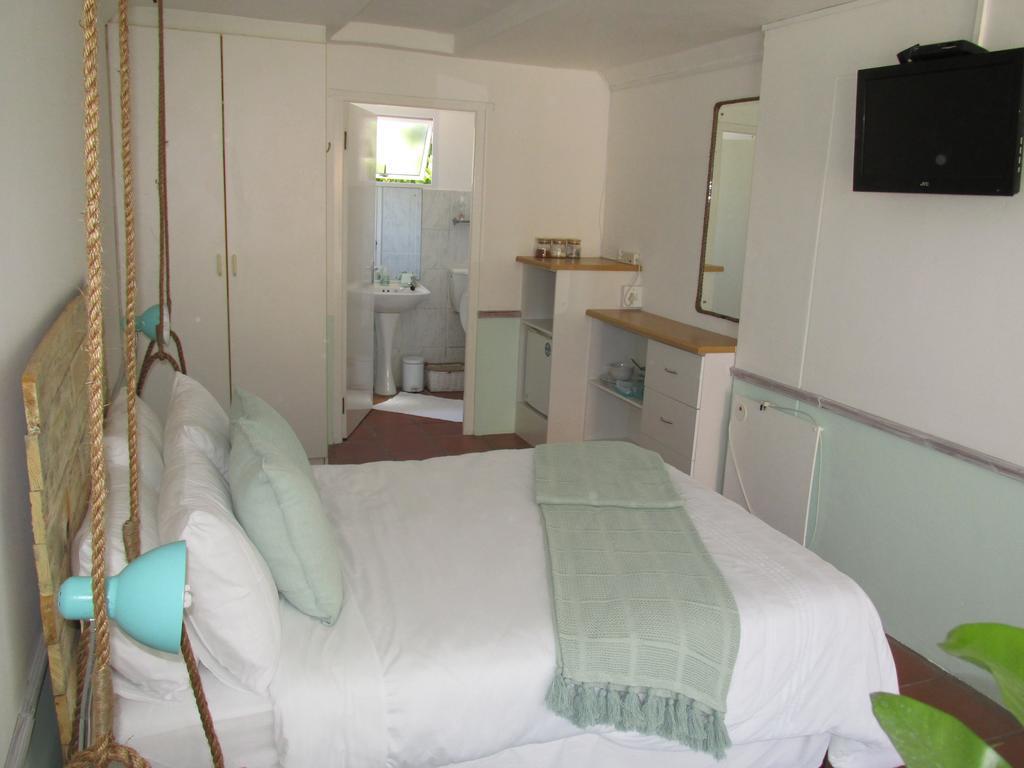 Due South Guest House Langebaan Exteriör bild