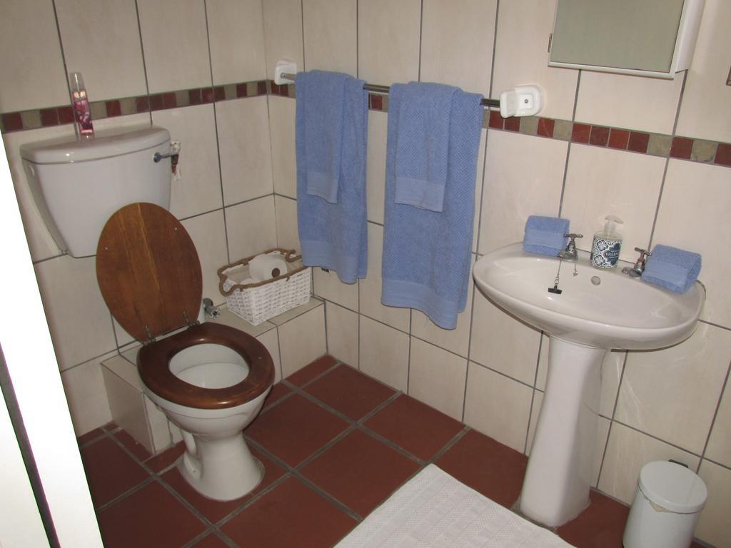 Due South Guest House Langebaan Exteriör bild