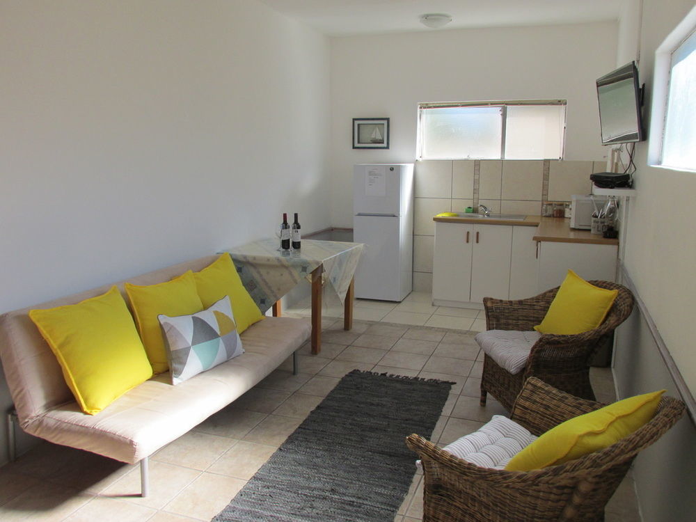 Due South Guest House Langebaan Exteriör bild